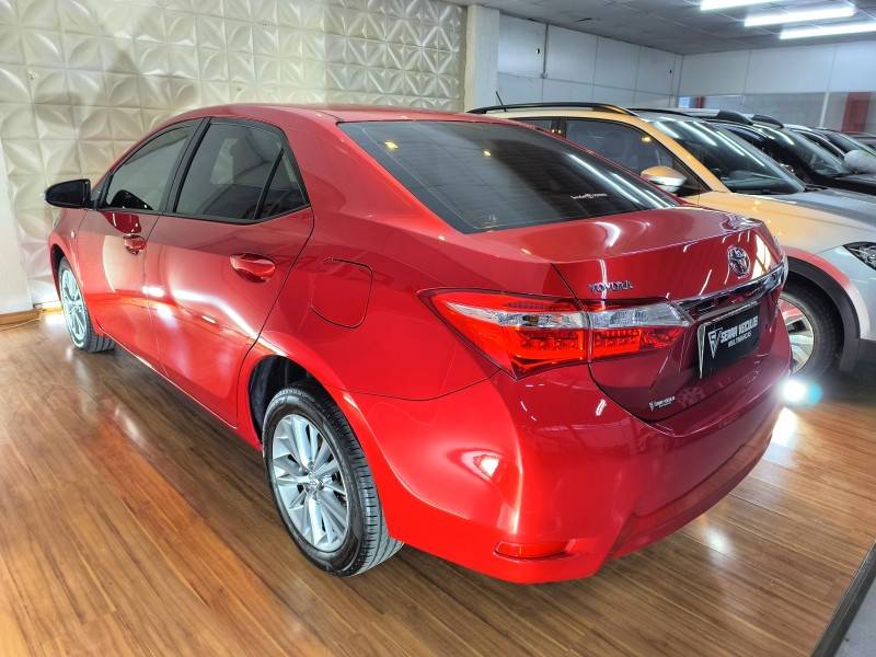 TOYOTA - COROLLA - 2015/2016 - Vermelha - R$ 86.900,00