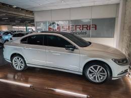 VOLKSWAGEN - PASSAT - 2018/2019 - Branca - R$ 156.900,00