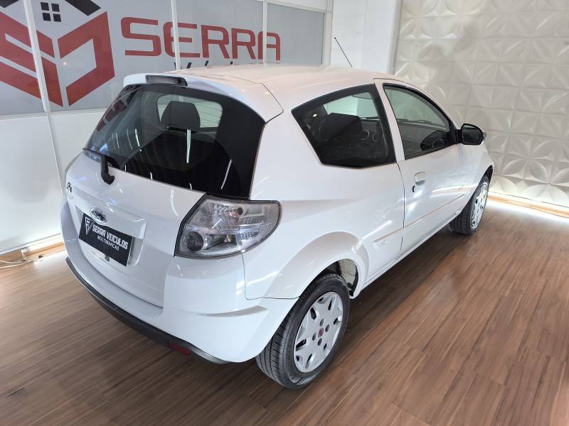 FORD - KA - 2012/2013 - Branca - R$ 30.900,00
