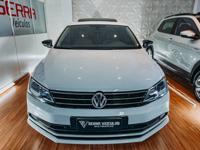 VOLKSWAGEN - JETTA - 2015/2016 - Branca - R$ 95.900,00