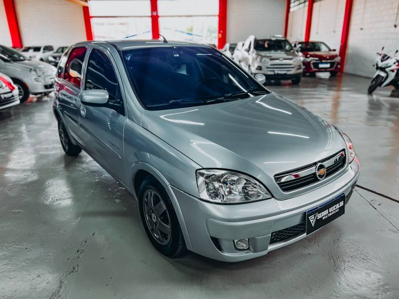 CHEVROLET - CORSA - 2009/2009 - Prata - R$ 32.900,00