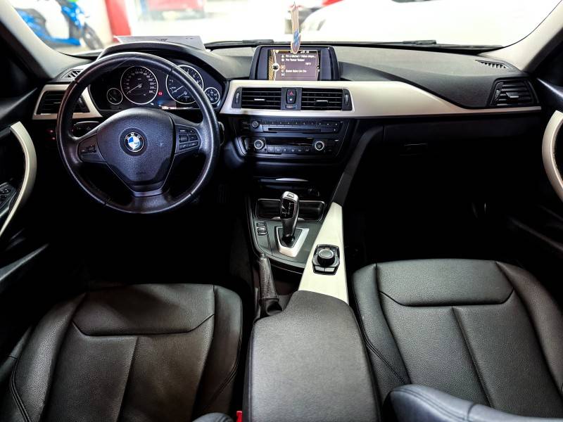 BMW - 320I - 2013/2014 - Branca - R$ 93.900,00