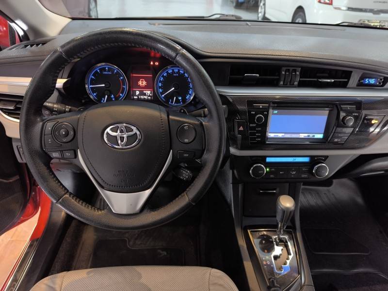 TOYOTA - COROLLA - 2015/2016 - Vermelha - R$ 86.900,00