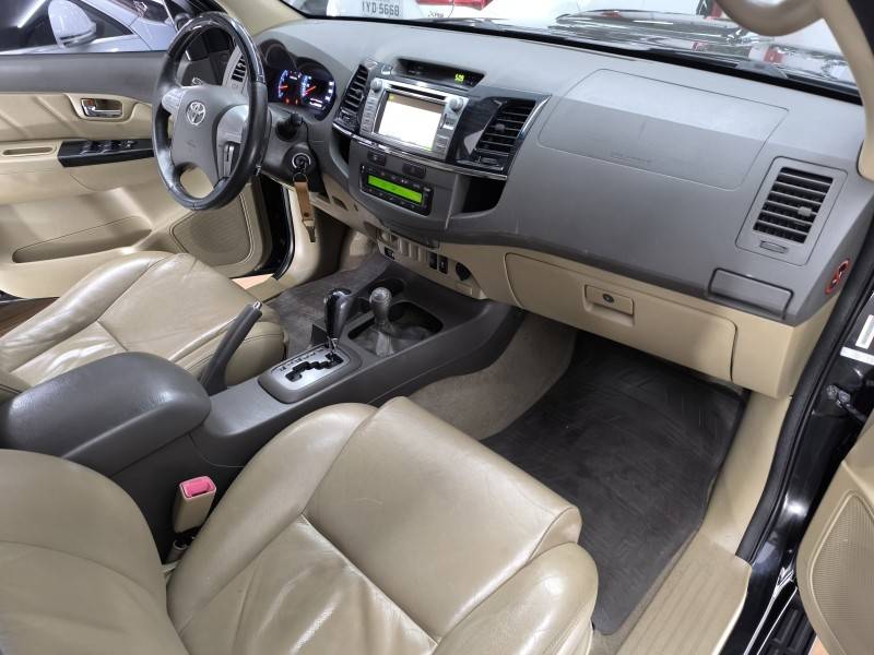 TOYOTA - HILUX SW4 - 2012/2012 - Preta - R$ 126.900,00