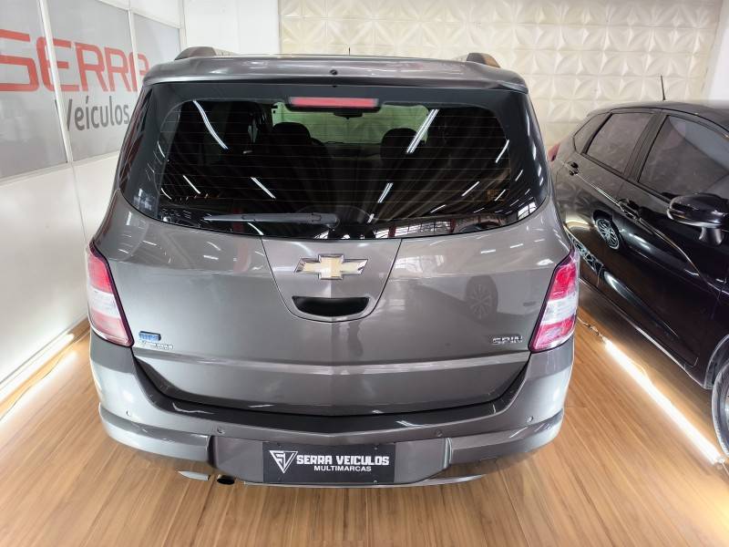 CHEVROLET - SPIN - 2013/2014 - Cinza - R$ 48.900,00