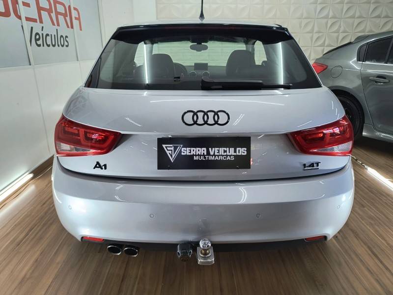 AUDI - A1 - 2010/2011 - Prata - R$ 54.900,00