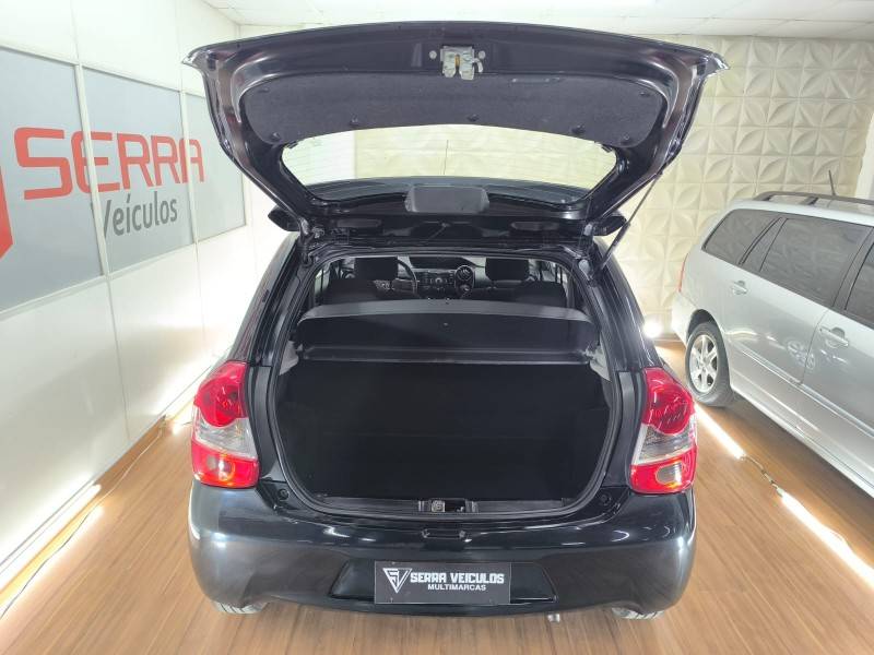 TOYOTA - ETIOS - 2014/2015 - Preta - R$ 46.900,00