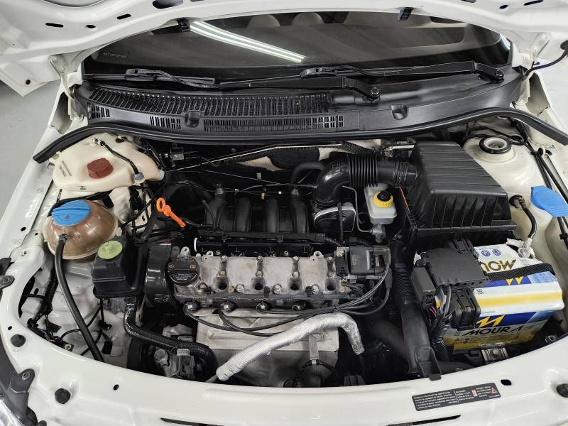 VOLKSWAGEN - VOYAGE - 2010/2011 - Branca - R$ 33.900,00