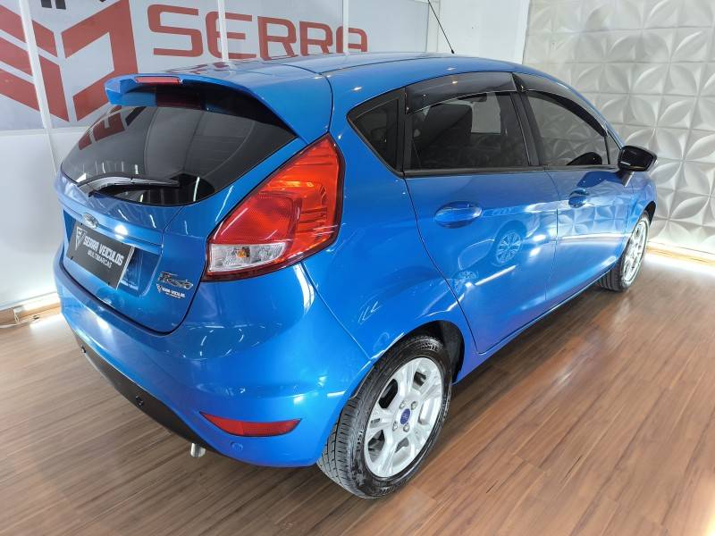 FORD - FIESTA - 2017/2017 - Azul - R$ 55.900,00