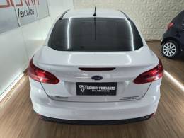 FORD - FOCUS - 2015/2016 - Branca - R$ 64.900,00