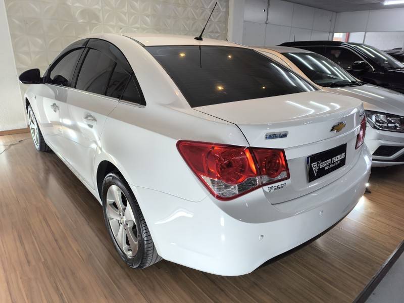 CHEVROLET - CRUZE - 2013/2014 - Branca - R$ 60.900,00