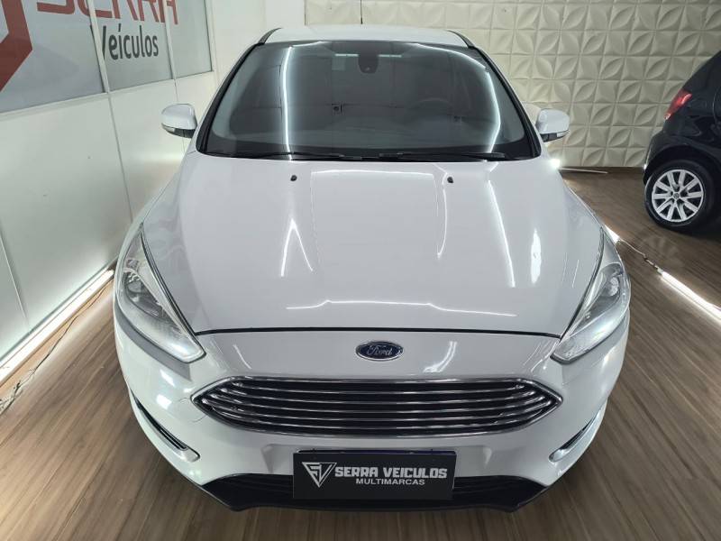 FORD - FOCUS - 2015/2016 - Branca - R$ 64.900,00