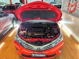 TOYOTA - COROLLA - 2015/2016 - Vermelha - R$ 86.900,00