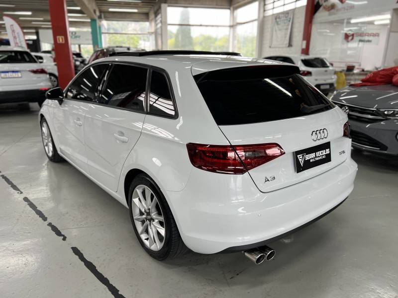 AUDI - A3 - 2013/2014 - Branca - R$ 95.900,00