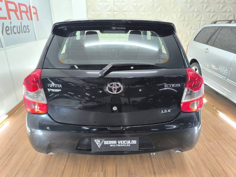 TOYOTA - ETIOS - 2014/2015 - Preta - R$ 46.900,00