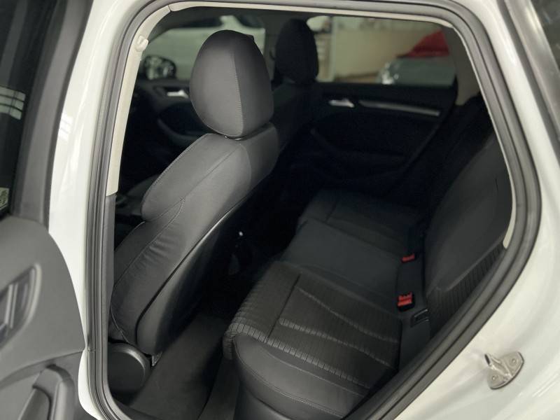 AUDI - A3 - 2013/2014 - Branca - R$ 95.900,00