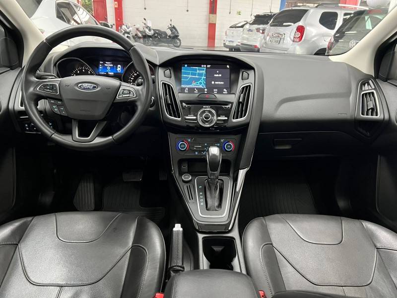 FORD - FOCUS - 2018/2019 - Preta - R$ 79.900,00