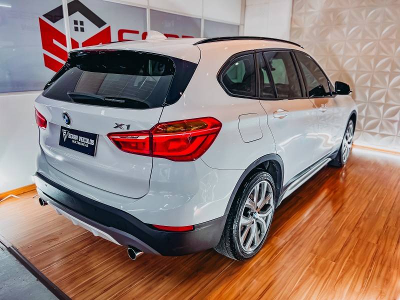 BMW - X1 - 2016/2016 - Branca - R$ 129.900,00