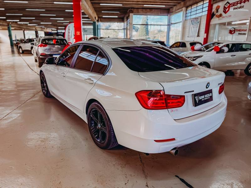 BMW - 320I - 2013/2014 - Branca - R$ 93.900,00