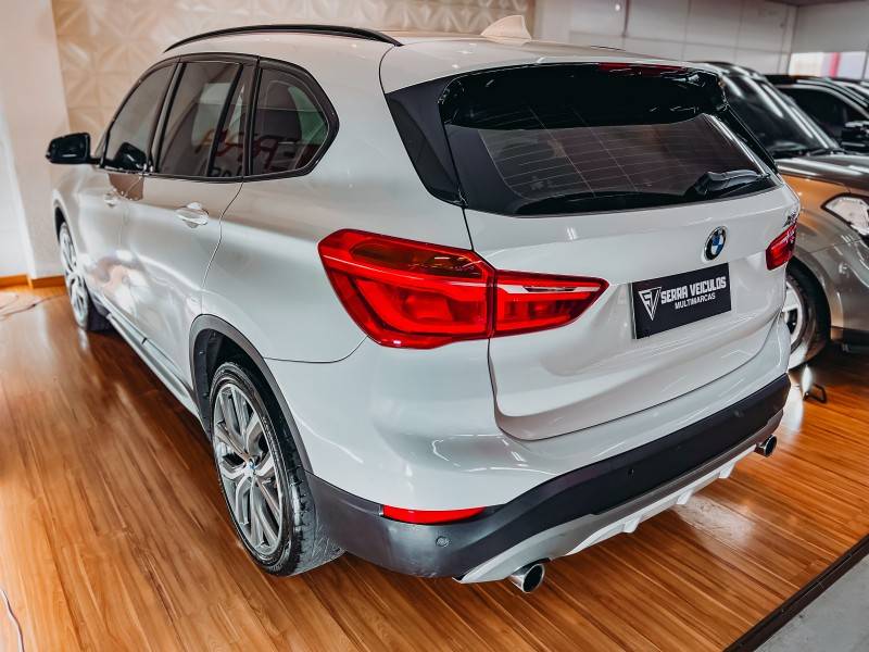 BMW - X1 - 2016/2016 - Branca - R$ 129.900,00