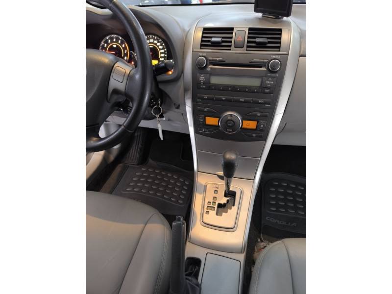 TOYOTA - COROLLA - 2010/2011 - Cinza - R$ 58.900,00