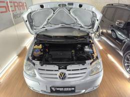 VOLKSWAGEN - FOX - 2005/2006 - Prata - R$ 21.900,00