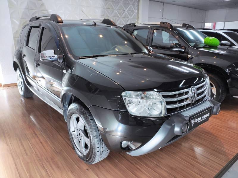 RENAULT - DUSTER - 2012/2013 - Preta - R$ 47.900,00