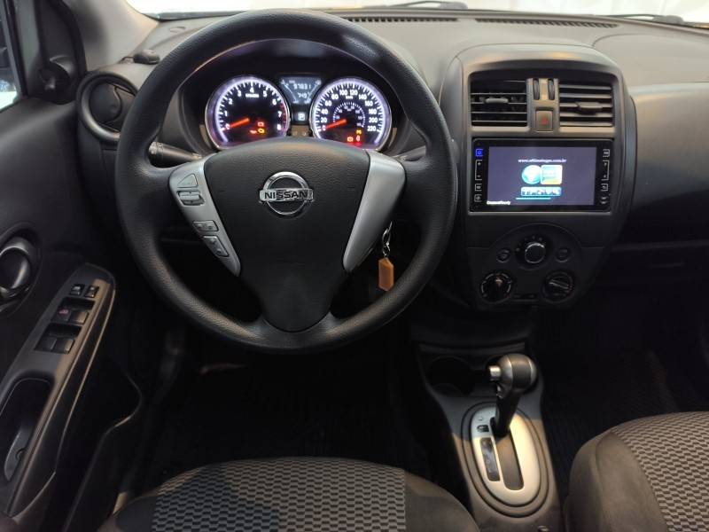 NISSAN - VERSA - 2021/2021 - Cinza - R$ 69.900,00