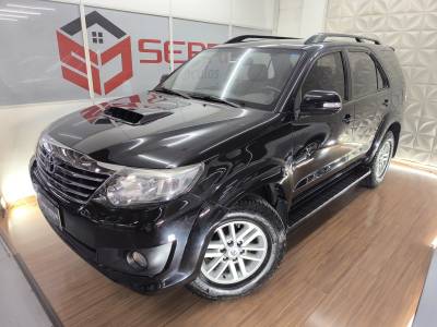TOYOTA - HILUX SW4 - 2012/2012 - Preta - R$ 126.900,00