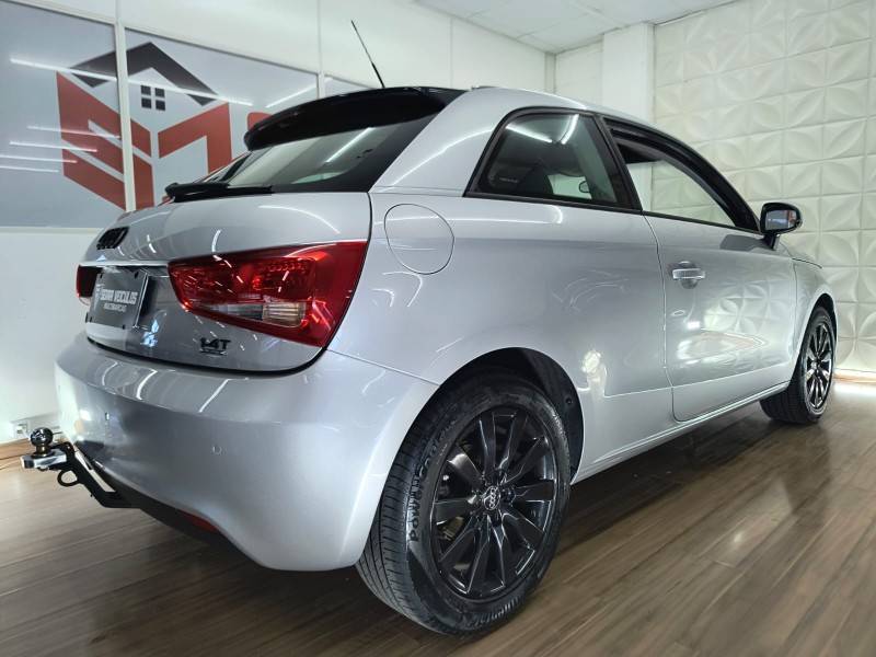 AUDI - A1 - 2010/2011 - Prata - R$ 54.900,00