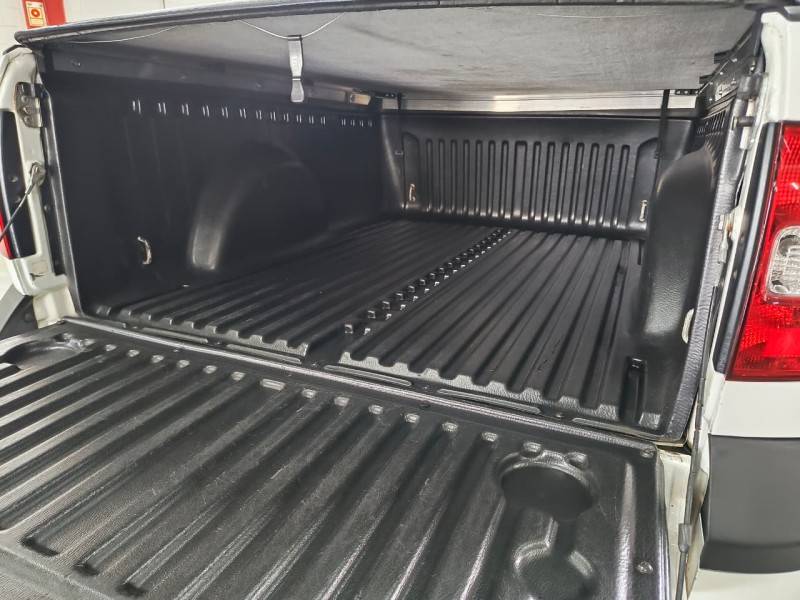 VOLKSWAGEN - SAVEIRO - 2014/2015 - Branca - R$ 47.900,00