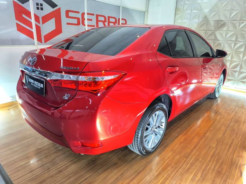 TOYOTA - COROLLA - 2015/2016 - Vermelha - R$ 86.900,00