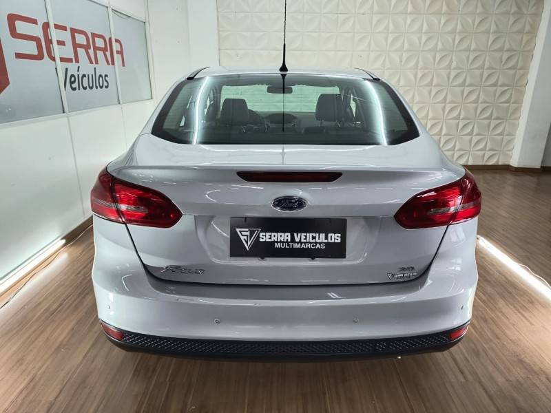 FORD - FOCUS - 2017/2017 - Prata - R$ 59.900,00