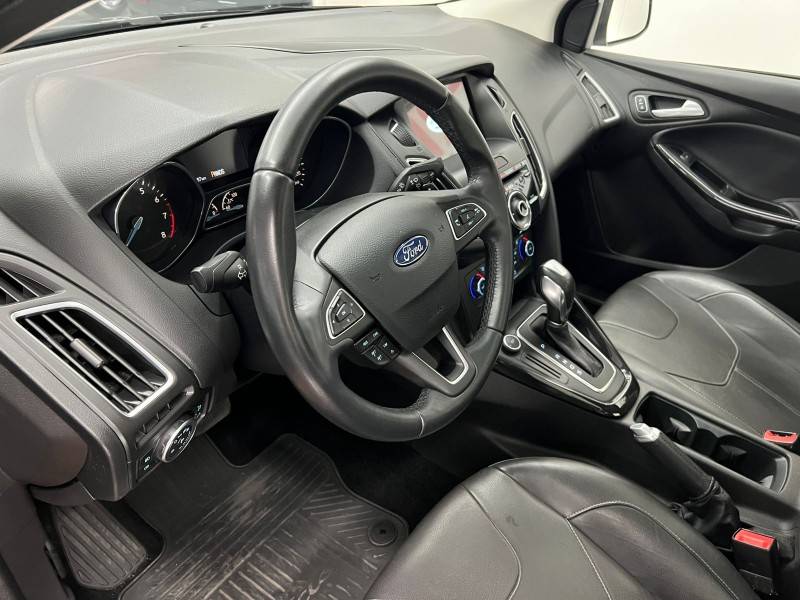 FORD - FOCUS - 2018/2019 - Preta - R$ 79.900,00