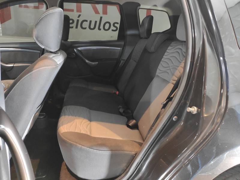 RENAULT - DUSTER - 2012/2013 - Preta - R$ 48.800,00