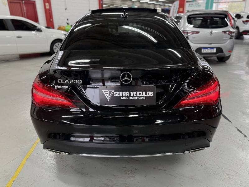 MERCEDES-BENZ - CLA 200 - 2017/2018 - Preta - R$ 127.900,00