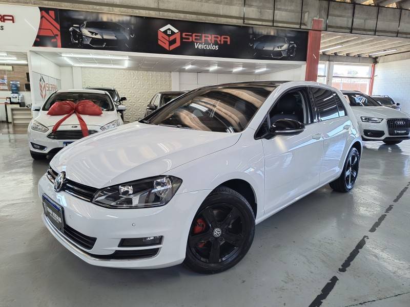 VOLKSWAGEN - GOLF - 2017/2017 - Branca - R$ 99.900,00