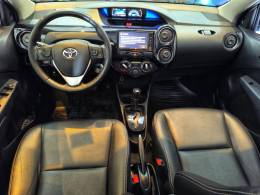 TOYOTA - ETIOS - 2016/2017 - Branca - R$ 58.900,00