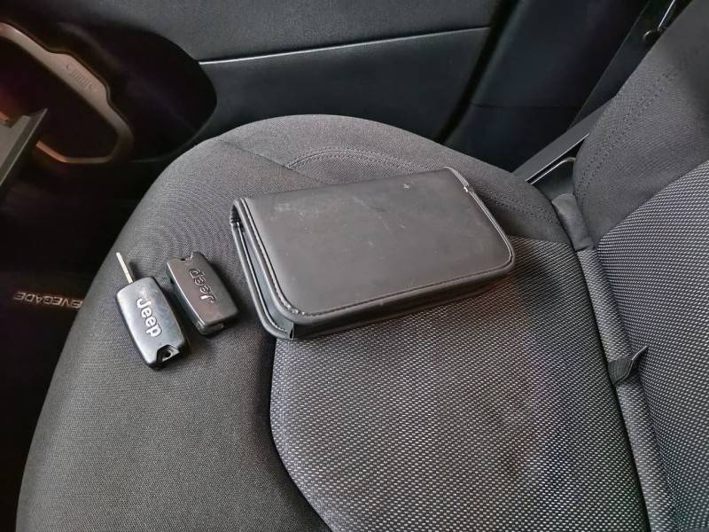 JEEP - RENEGADE - 2016/2017 - Branca - R$ 82.900,00