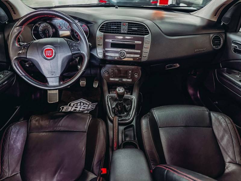 FIAT - BRAVO - 2011/2012 - Branca - R$ 49.900,00