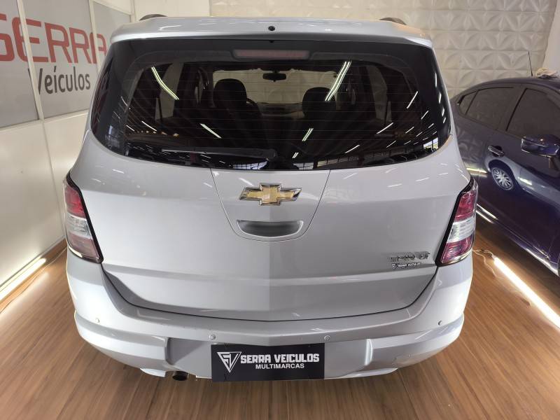 CHEVROLET - SPIN - 2014/2015 - Prata - R$ 51.900,00