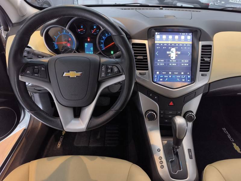 CHEVROLET - CRUZE - 2013/2014 - Branca - R$ 60.900,00