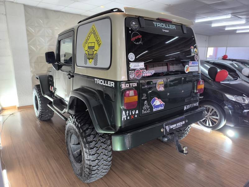 TROLLER - T4 - 2008/2008 - Verde - R$ 99.900,00