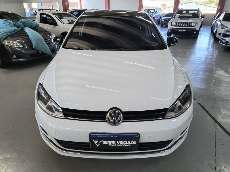 VOLKSWAGEN - GOLF - 2017/2017 - Branca - R$ 99.900,00
