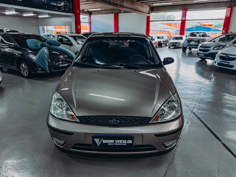 FORD - FOCUS - 2006/2006 - Prata - R$ 27.900,00