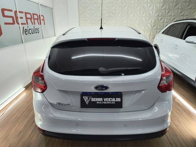 FORD - FOCUS - 2015/2015 - Branca - R$ 57.900,00