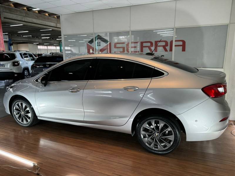 CHEVROLET - CRUZE - 2017/2018 - Prata - R$ 93.900,00