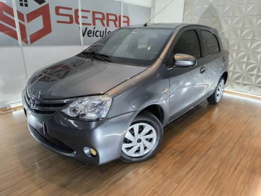 TOYOTA - ETIOS - 2015/2015 - Cinza - R$ 44.900,00