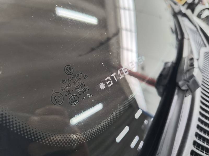 VOLKSWAGEN - VOYAGE - 2010/2011 - Branca - R$ 33.900,00