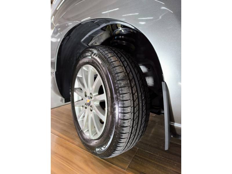 CHEVROLET - SPIN - 2013/2014 - Cinza - R$ 48.900,00